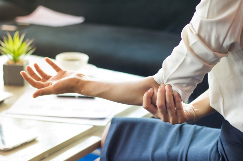 7 Rekomendasi Posisi Ergonomis agar Tangan Nggak Mudah Pegal